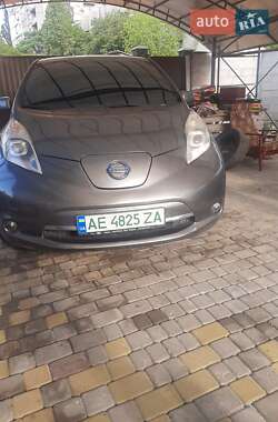 Хетчбек Nissan Leaf 2014 в Дніпрі