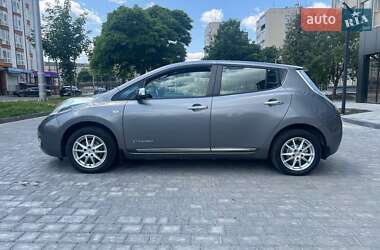 Хэтчбек Nissan Leaf 2013 в 