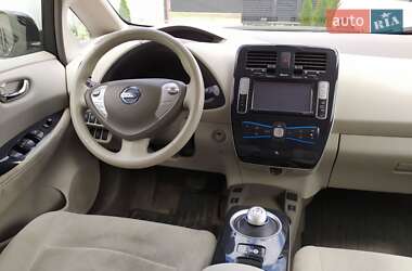 Хэтчбек Nissan Leaf 2012 в 