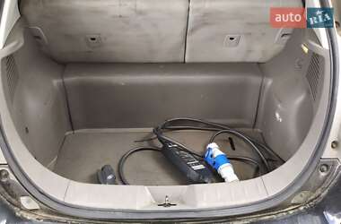 Хэтчбек Nissan Leaf 2012 в 