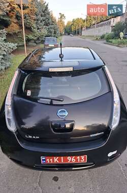 Хэтчбек Nissan Leaf 2013 в 