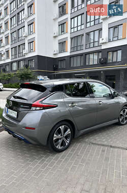 Хэтчбек Nissan Leaf 2021 в 