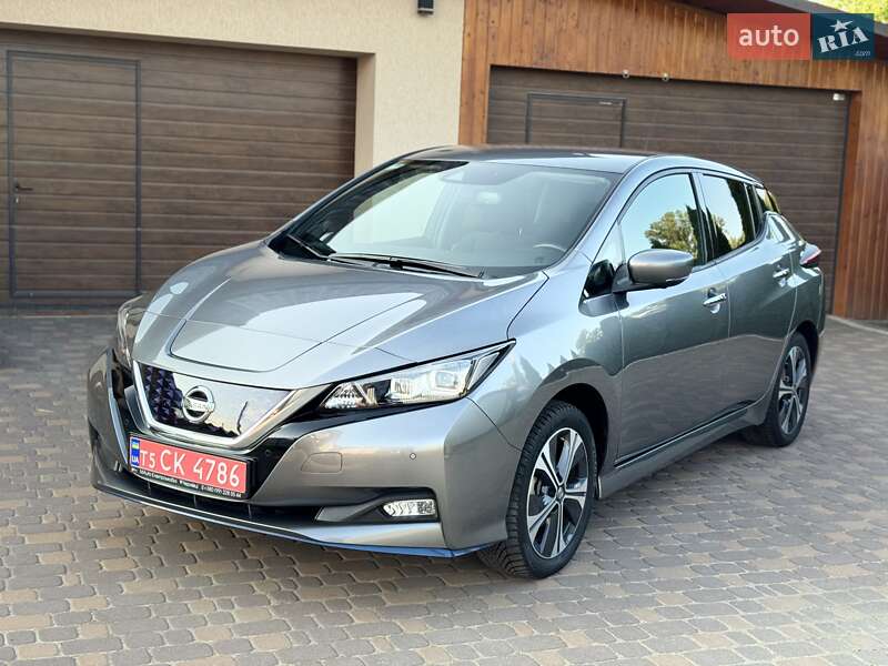 Хетчбек Nissan Leaf 2020 в 