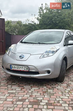 Хэтчбек Nissan Leaf 2012 в Глубочице