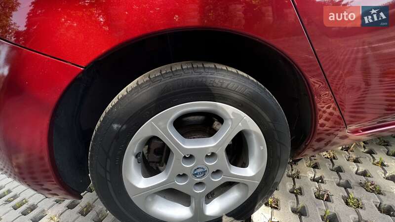 Хетчбек Nissan Leaf 2013 в Тульчині