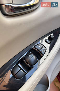 Хэтчбек Nissan Leaf 2012 в 