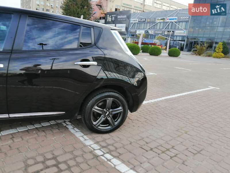 Хетчбек Nissan Leaf 2013 в Львові