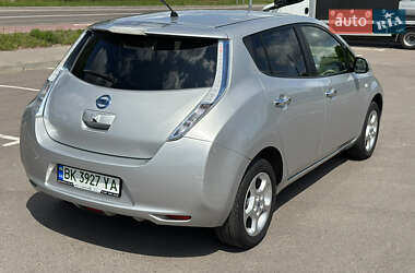 Хэтчбек Nissan Leaf 2012 в 
