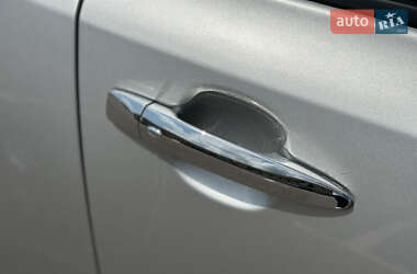 Хэтчбек Nissan Leaf 2012 в 