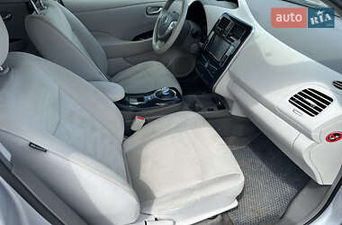 Хэтчбек Nissan Leaf 2012 в 
