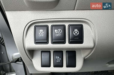 Хэтчбек Nissan Leaf 2012 в 