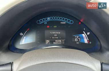 Хэтчбек Nissan Leaf 2012 в 