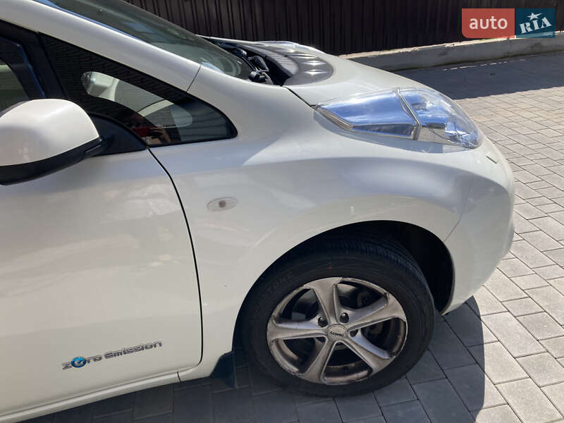 Хэтчбек Nissan Leaf 2012 в Виннице