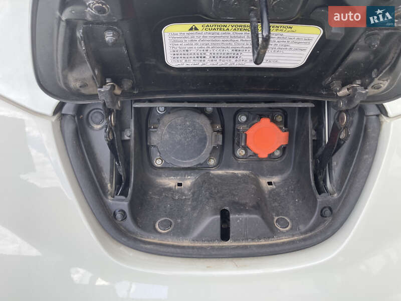 Хэтчбек Nissan Leaf 2012 в Виннице