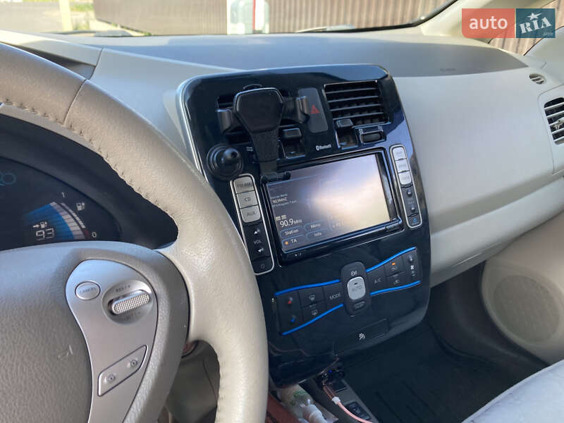 Хэтчбек Nissan Leaf 2012 в Виннице