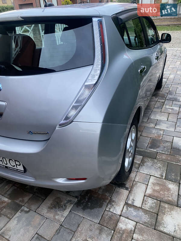 Хетчбек Nissan Leaf 2013 в Заставній