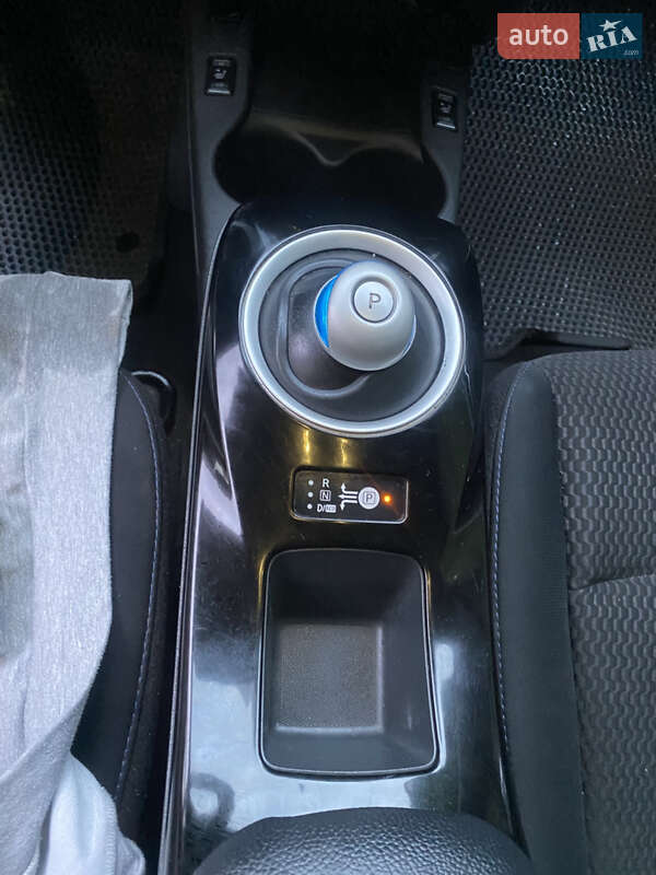 Хетчбек Nissan Leaf 2013 в Заставній