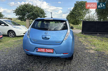 Хетчбек Nissan Leaf 2013 в 