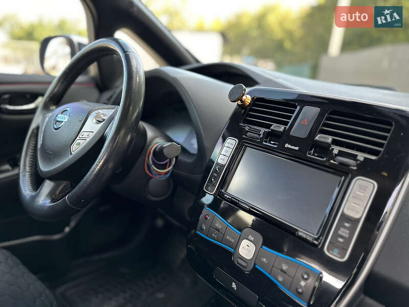 Хэтчбек Nissan Leaf 2014 в Каменец-Подольском