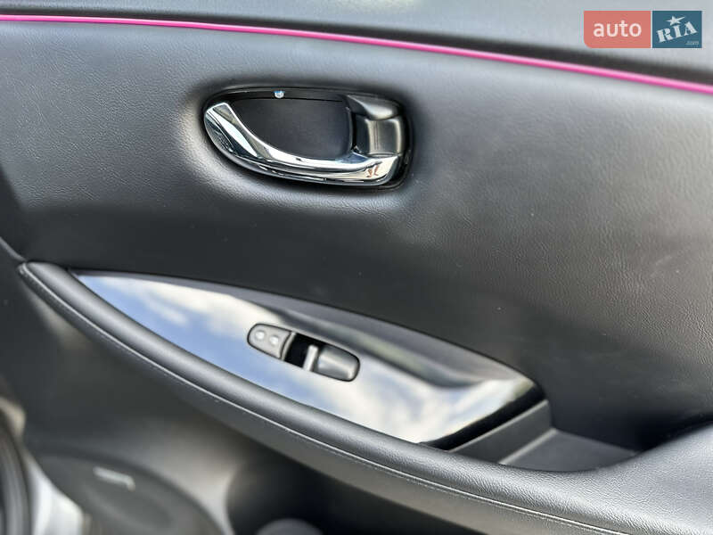 Хэтчбек Nissan Leaf 2014 в Каменец-Подольском