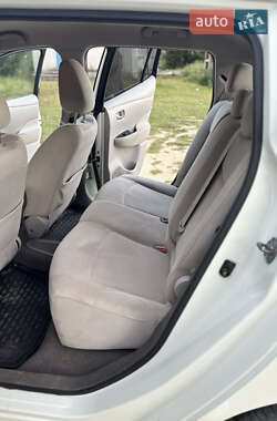 Хэтчбек Nissan Leaf 2010 в 