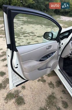 Хэтчбек Nissan Leaf 2010 в 