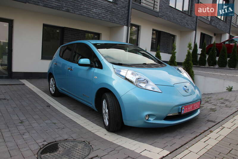 Хетчбек Nissan Leaf 2016 в Чернівцях