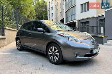 Хетчбек Nissan Leaf 2014 в 