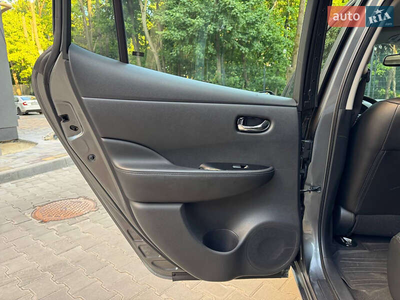 Хэтчбек Nissan Leaf 2014 в Тернополе