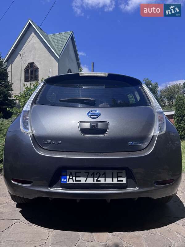 Хетчбек Nissan Leaf 2016 в Дніпрі