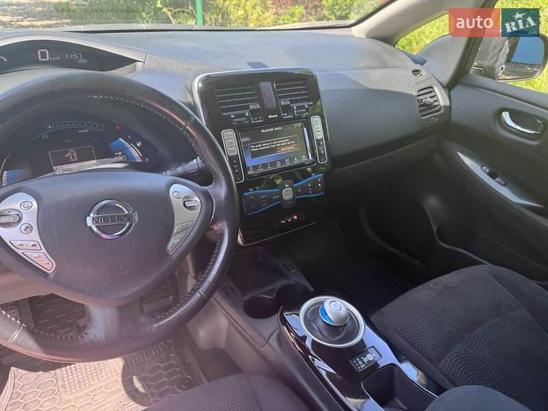 Хетчбек Nissan Leaf 2016 в Дніпрі