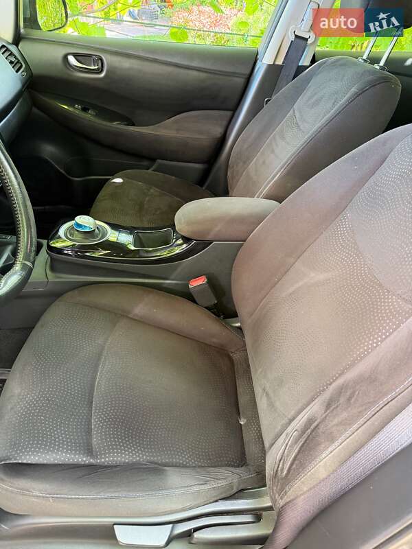 Хетчбек Nissan Leaf 2016 в Дніпрі