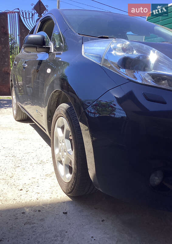 Хэтчбек Nissan Leaf 2011 в Ровно