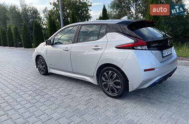 Хэтчбек Nissan Leaf 2018 в Хмельницком