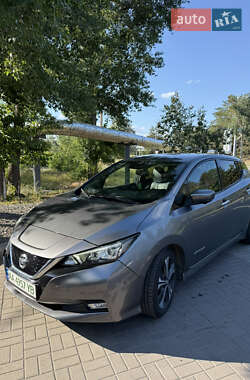Хетчбек Nissan Leaf 2018 в Дніпрі