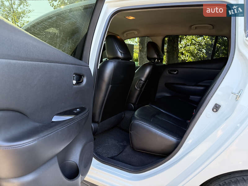 Хэтчбек Nissan Leaf 2013 в Днепре
