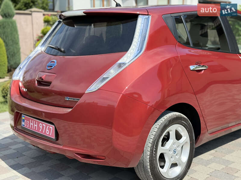 Хетчбек Nissan Leaf 2012 в Івано-Франківську