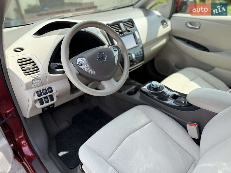 Хетчбек Nissan Leaf 2012 в Івано-Франківську