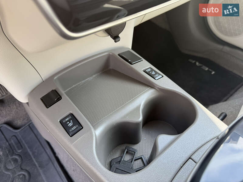 Хетчбек Nissan Leaf 2012 в Івано-Франківську