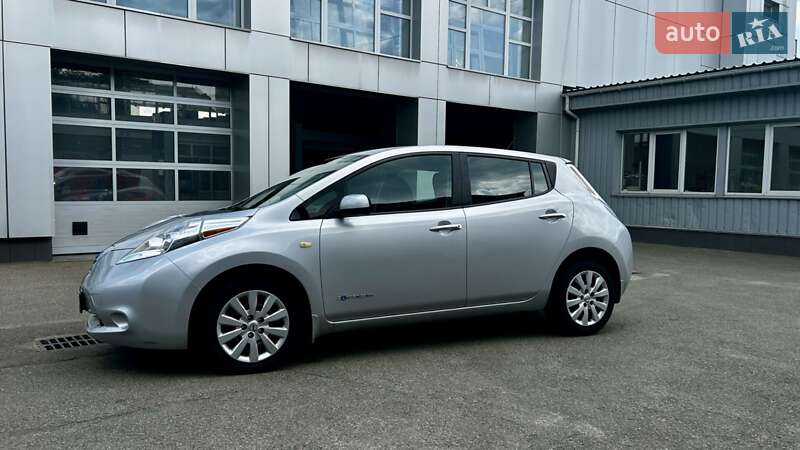 Хетчбек Nissan Leaf 2015 в Києві