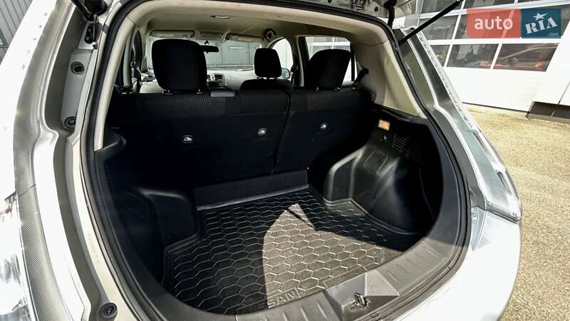 Хетчбек Nissan Leaf 2015 в Києві