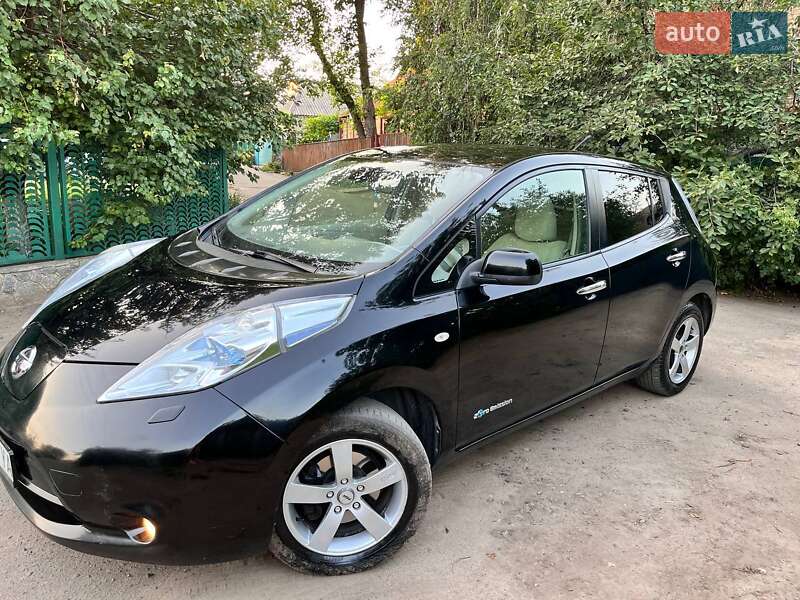 Хетчбек Nissan Leaf 2012 в Дніпрі