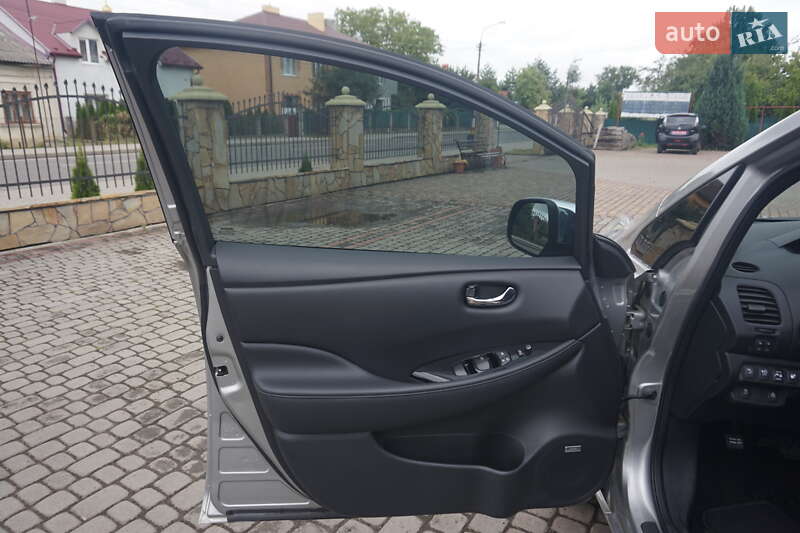 Хетчбек Nissan Leaf 2014 в Самборі