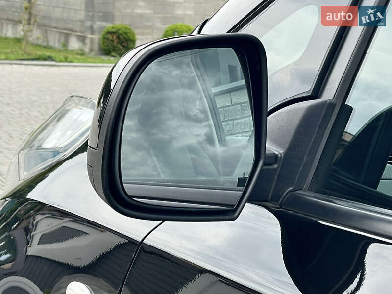 Хэтчбек Nissan Leaf 2015 в Ровно