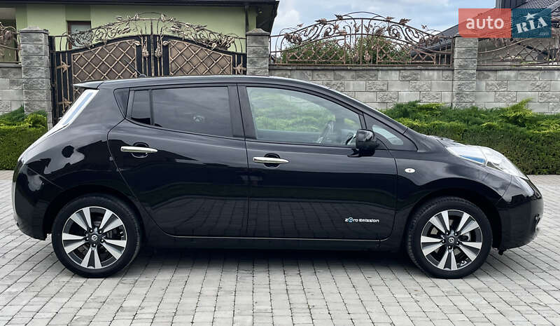 Хэтчбек Nissan Leaf 2015 в Ровно