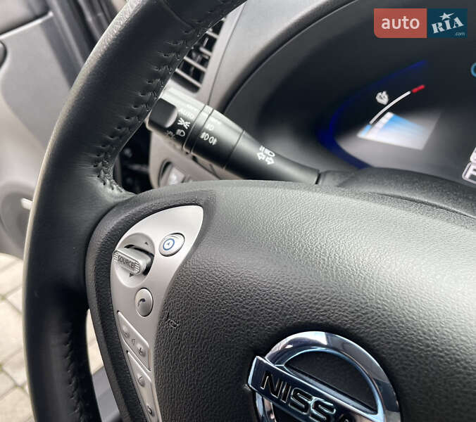 Хэтчбек Nissan Leaf 2015 в Ровно