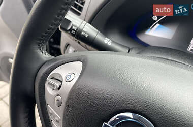 Хэтчбек Nissan Leaf 2015 в 