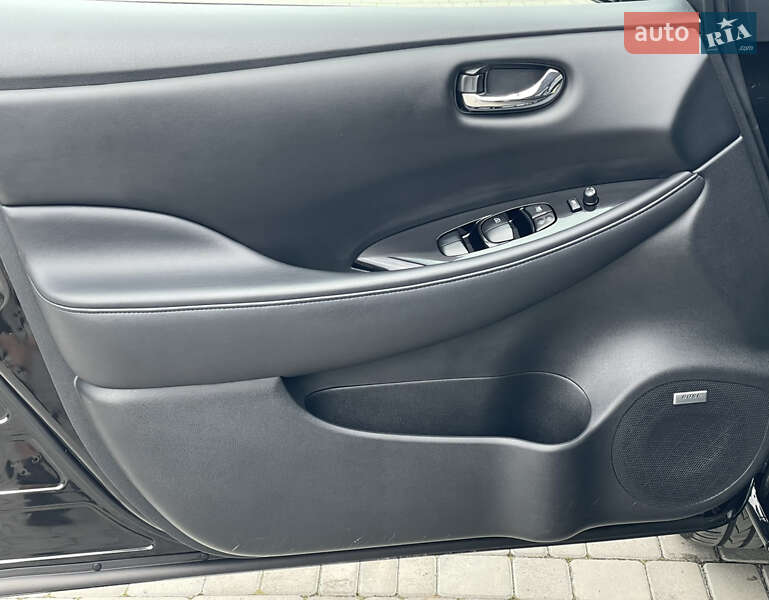Хэтчбек Nissan Leaf 2015 в Ровно