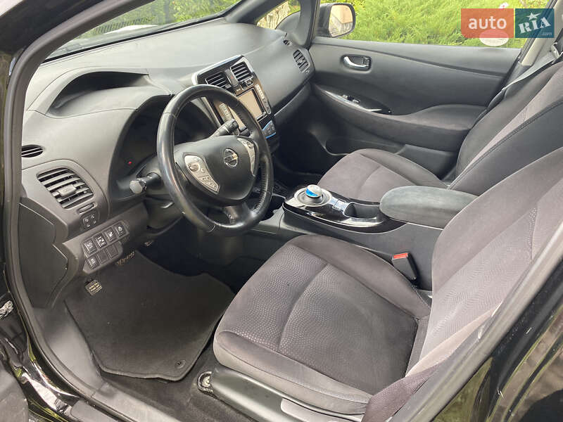 Хэтчбек Nissan Leaf 2013 в Львове