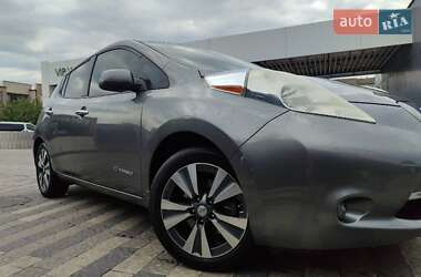 Хэтчбек Nissan Leaf 2015 в 